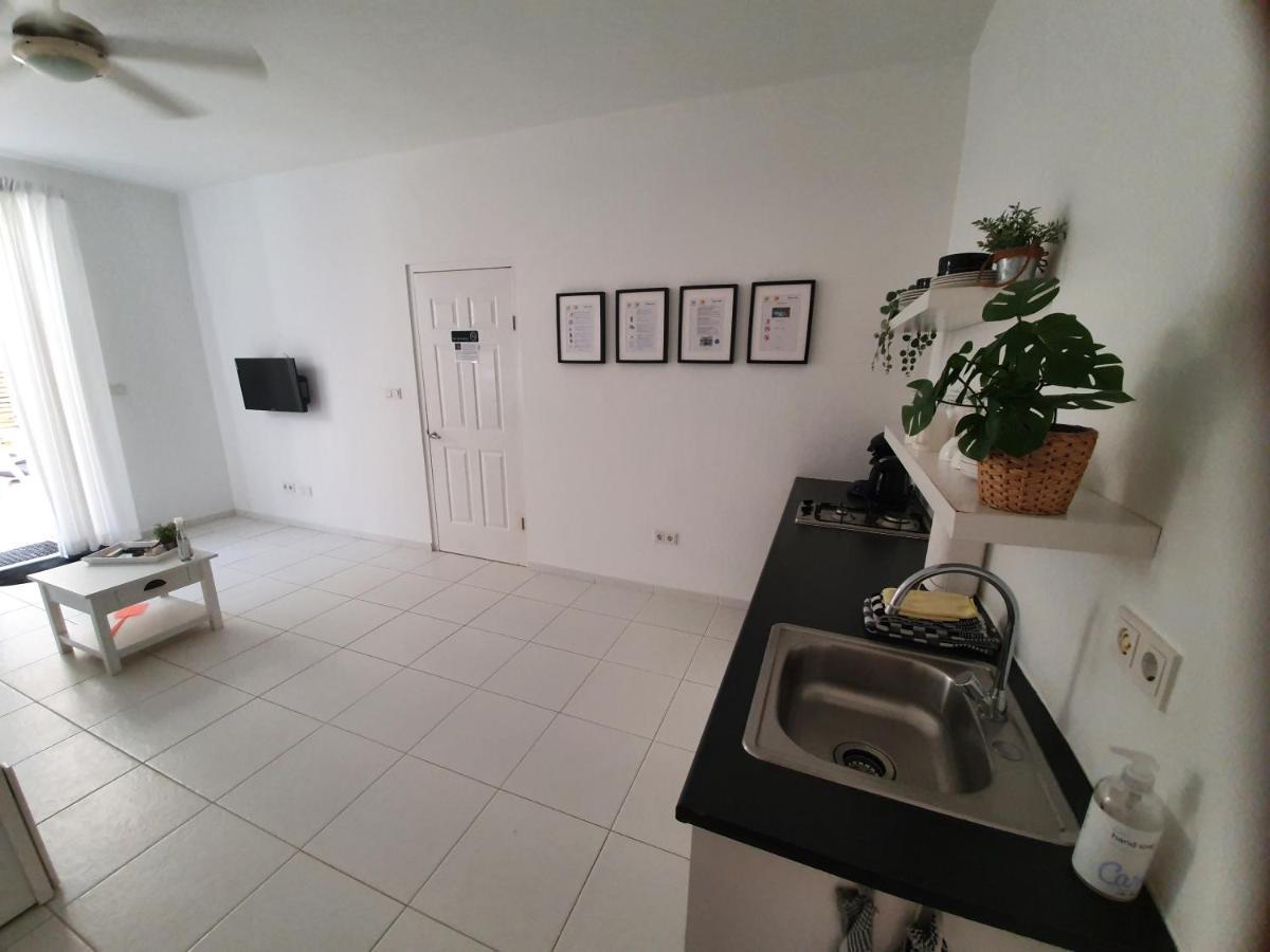 A2 Apartment Budget At Jan Thiel Curacao Экстерьер фото